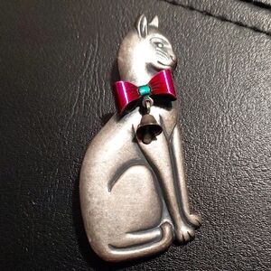 Elegant Silver Cat Brooch